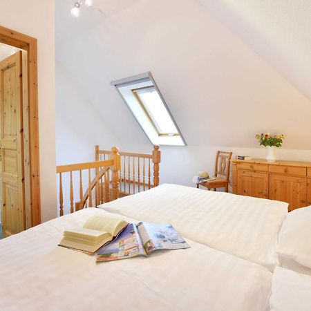 STöRTEBEKER APPARTEMENTS - STöRTEBEKER PFERDEHOF Ralswiek Rum bild