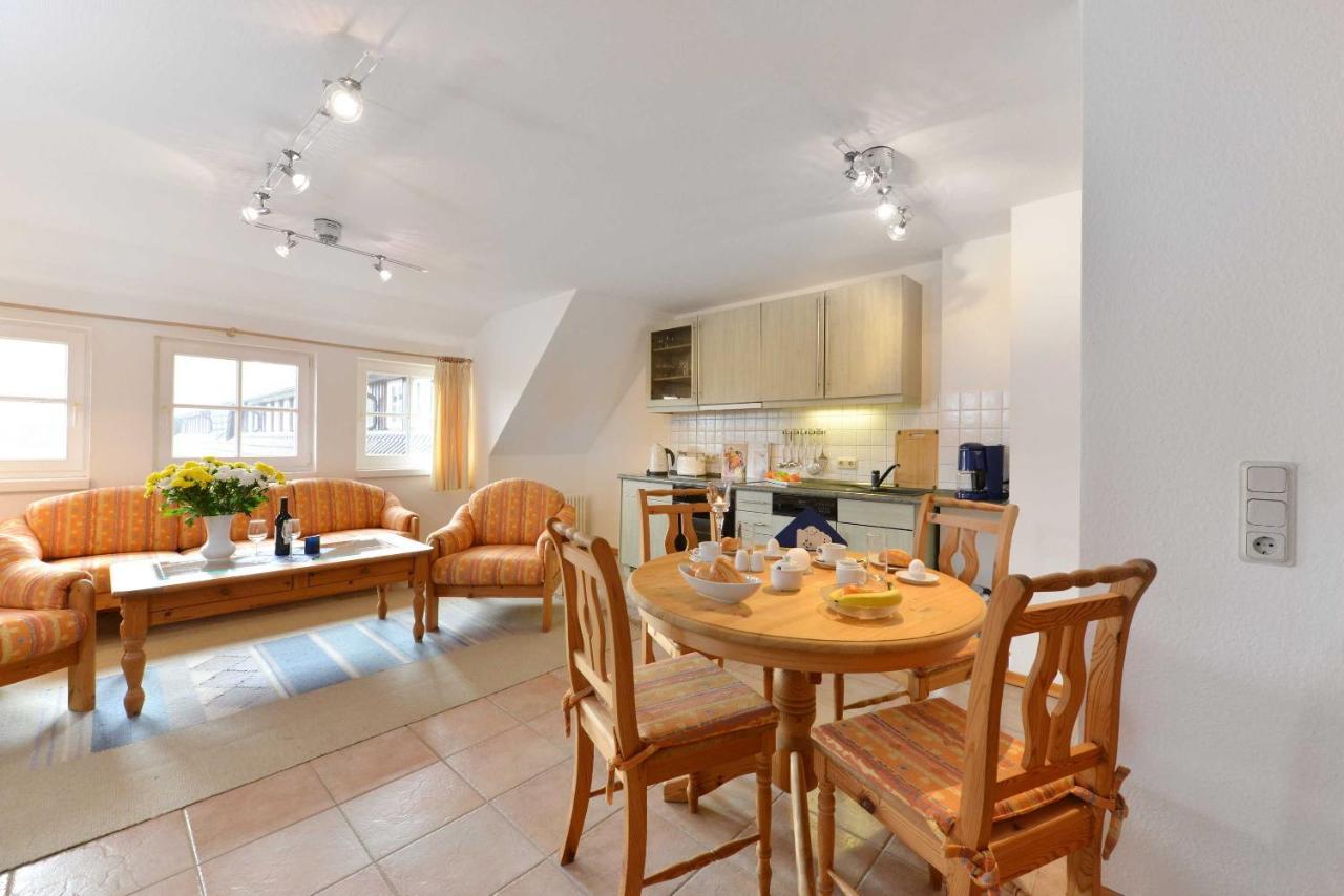 STöRTEBEKER APPARTEMENTS - STöRTEBEKER PFERDEHOF Ralswiek Rum bild