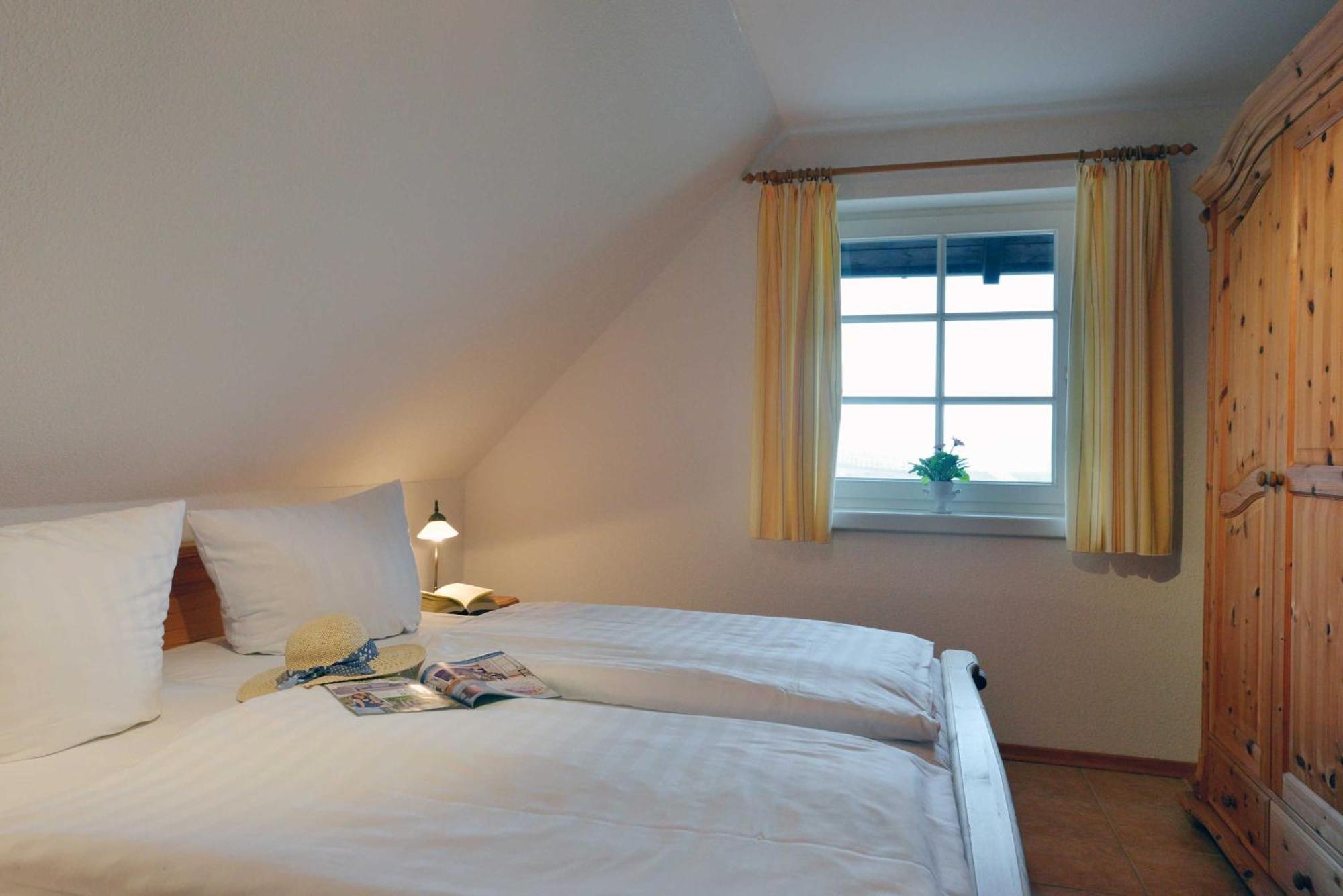 STöRTEBEKER APPARTEMENTS - STöRTEBEKER PFERDEHOF Ralswiek Rum bild