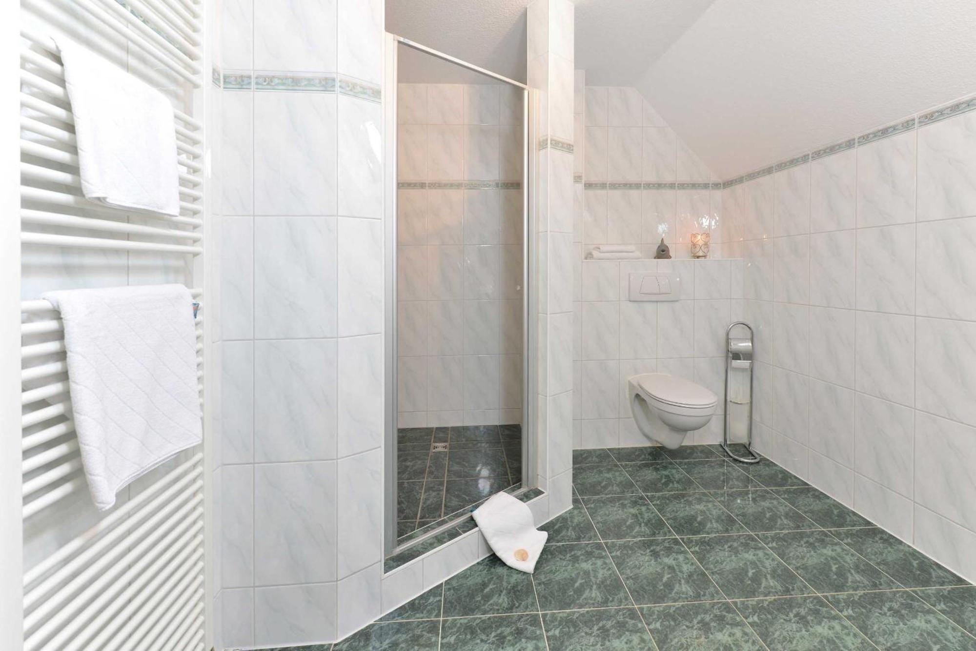 STöRTEBEKER APPARTEMENTS - STöRTEBEKER PFERDEHOF Ralswiek Rum bild